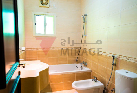 SPACIOUS 5-BEDROOM VILLA | NEAR LANDMARK MALL