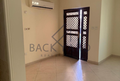 Specious 6 BHK Villa in Quiet Compounds for 9500