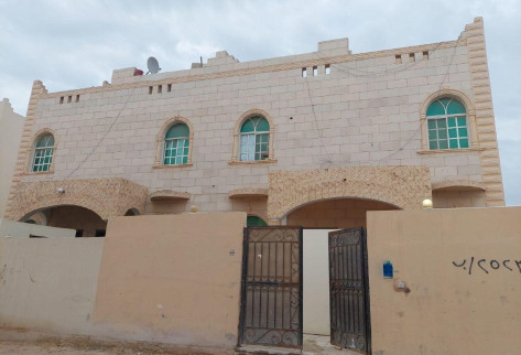 Al-Kharaitiyat room with kitchen and bathroom