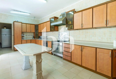 MODERN 6-BEDROOM VILLA WITH MAID’S ROOM FOR SALE