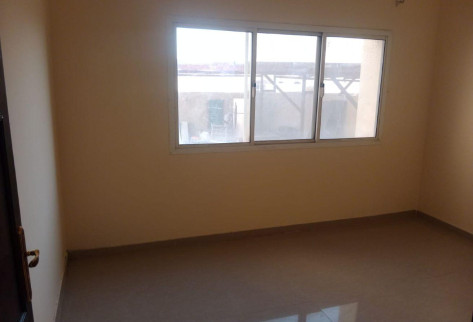 Al Kharaitiyat: One room and hall family