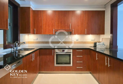 Stunning 1 Bedroom | Marina View | Townhouse