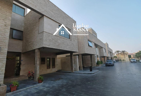 HIGH END 4 MASTER BEDROOMS 2 MONTH FREE - Compound Villa in Al Maamoura