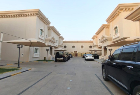 MODERN &amp; SPACIOUS 5 BDR + MAID | GREAT AMENITIES - Compound Villa in Al Waab
