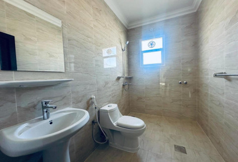 Brand new villa 6 bedrooms inside beautiful comp