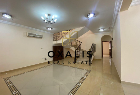 PRIME LOCATION | 4 BEDROOMS WITH MAIDS ROOM VILLA - Villa in Street 871