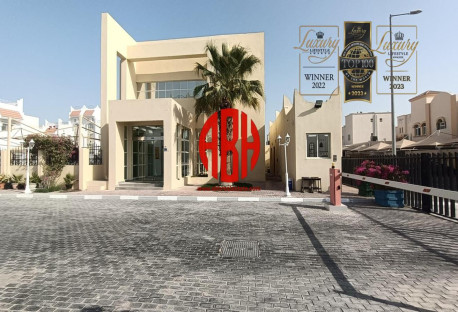 SPACIOUS 4 BDR VILLA | MODERN DESIGN | AMENITIES - Villa in Umm Al Seneem Street