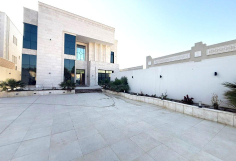ULTRA-LUXURY MODERN NEW VILLA WITH LIFT