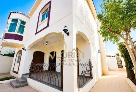 للبيع فيلا بموقع مميز| على شارعين و زاوية| 2.9 م - Villas in Al Nuaija Street