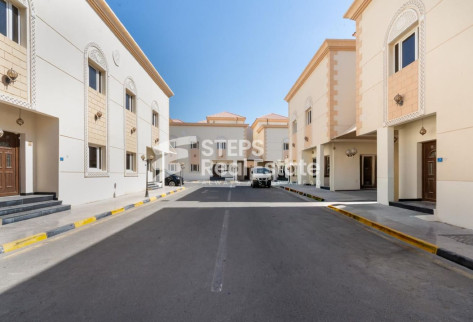 6 BHK Villa For Staff Accommodation in Markhiya - villa in Al Markhiya Street