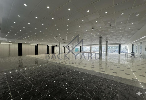 Spacious Independent Luxurious Showroom