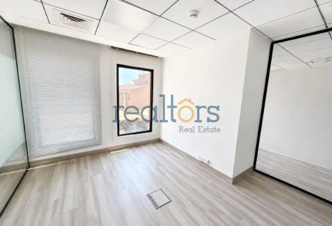 Spacious Fitted Office 5 Rooms 3 Parking Spaces
