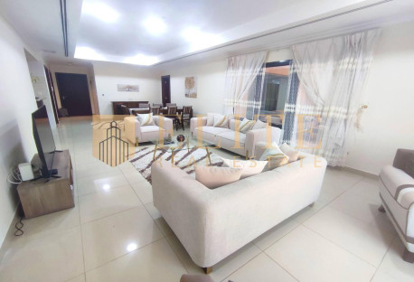 Elegant 5-Room Villa Located in a Secure Compound - Compound Villa in Ain Khaled Villas