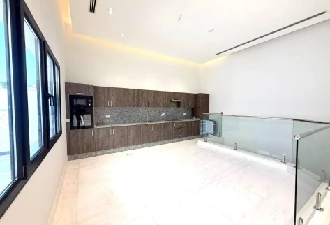 ULTRA-LUXURY CORNER 8BR VILLA WITH POOL & JACUZZI