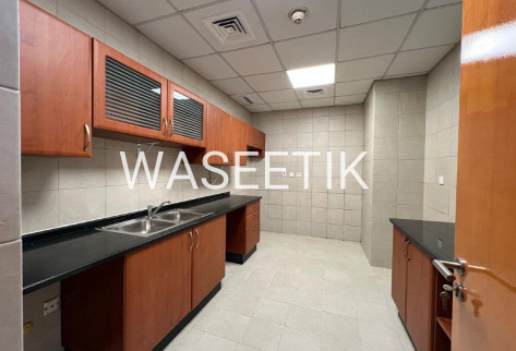 Nice Unfurnished 2bhk in Zig Zag Tower -Sea View