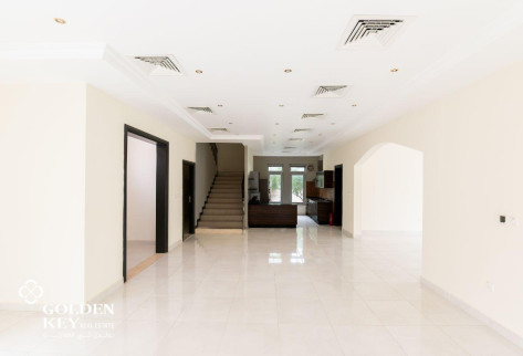 Spacious Layout 3BR Villa| Sea View | Beach Access