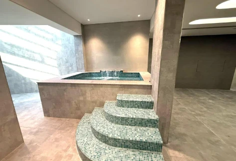 ULTRA-LUXURY CORNER 8BR VILLA WITH POOL & JACUZZI