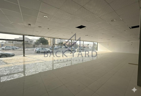 Spacious Independent Luxurious Showroom
