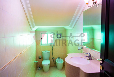 SPACIOUS 5-BEDROOM VILLA | NEAR LANDMARK MALL