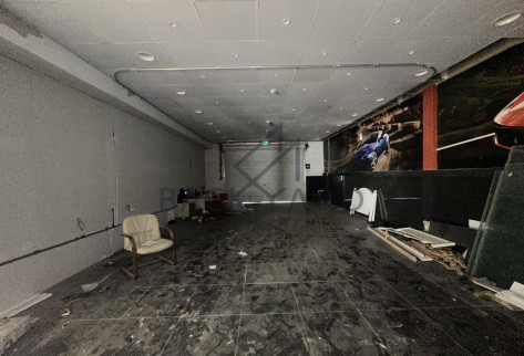 Spacious Independent Luxurious Showroom