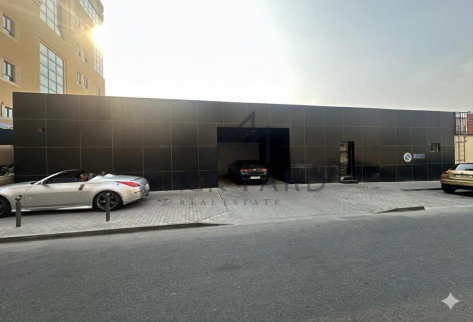 Spacious Independent Luxurious Showroom