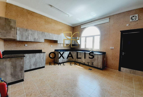 SPACIOUS AND UNFURNISHED 5 MASTER BEDROOMS VILLA.