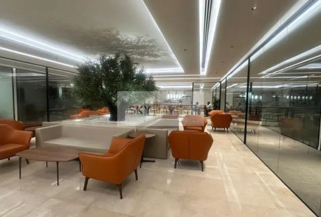 Luxury Business Center Near to Ramada Intersection - Offices in Corniche Road