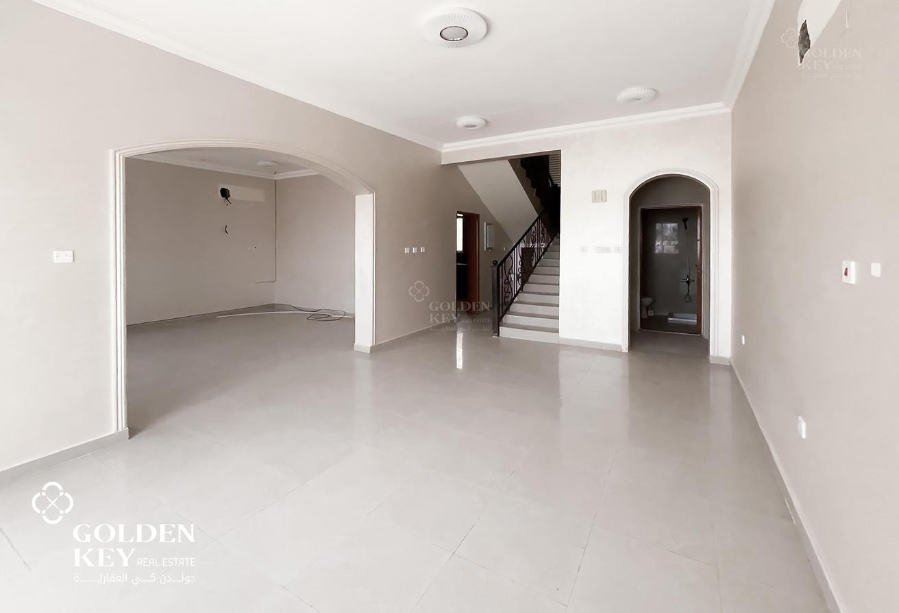 Standalone 4-Bedroom Villa for Rent in Lzghawa - Villa in Izghawa