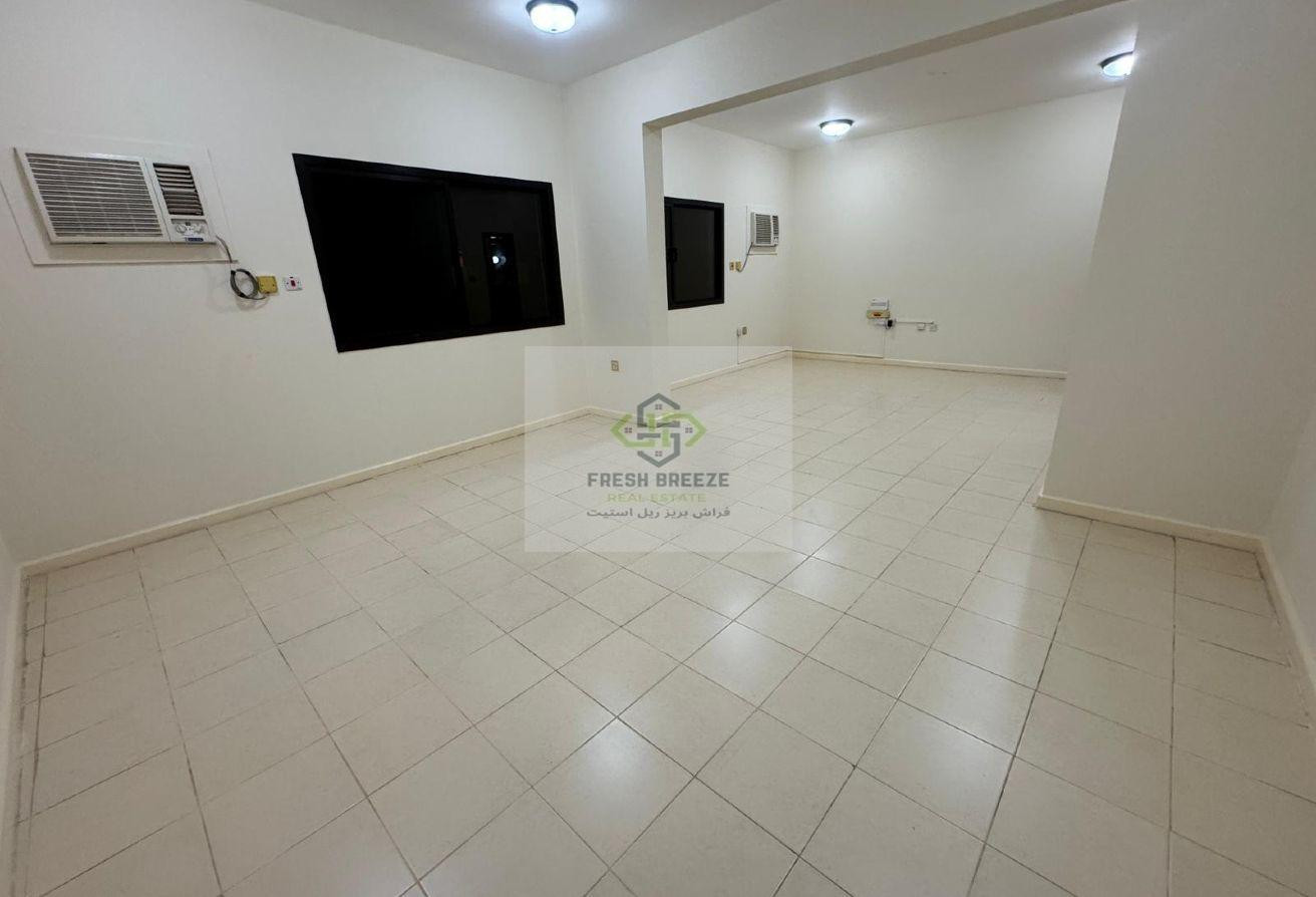 3BHK SEMI-FURNISHED APARTMENT WITH BALCONY . - Apartment in Al Maamoura