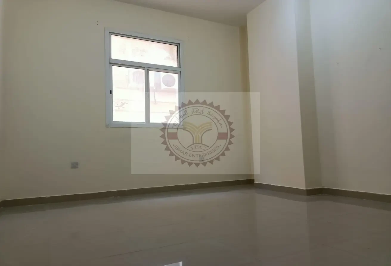 2 Bedroom Apartments unfurnished in al mansora - Apartment in Doha