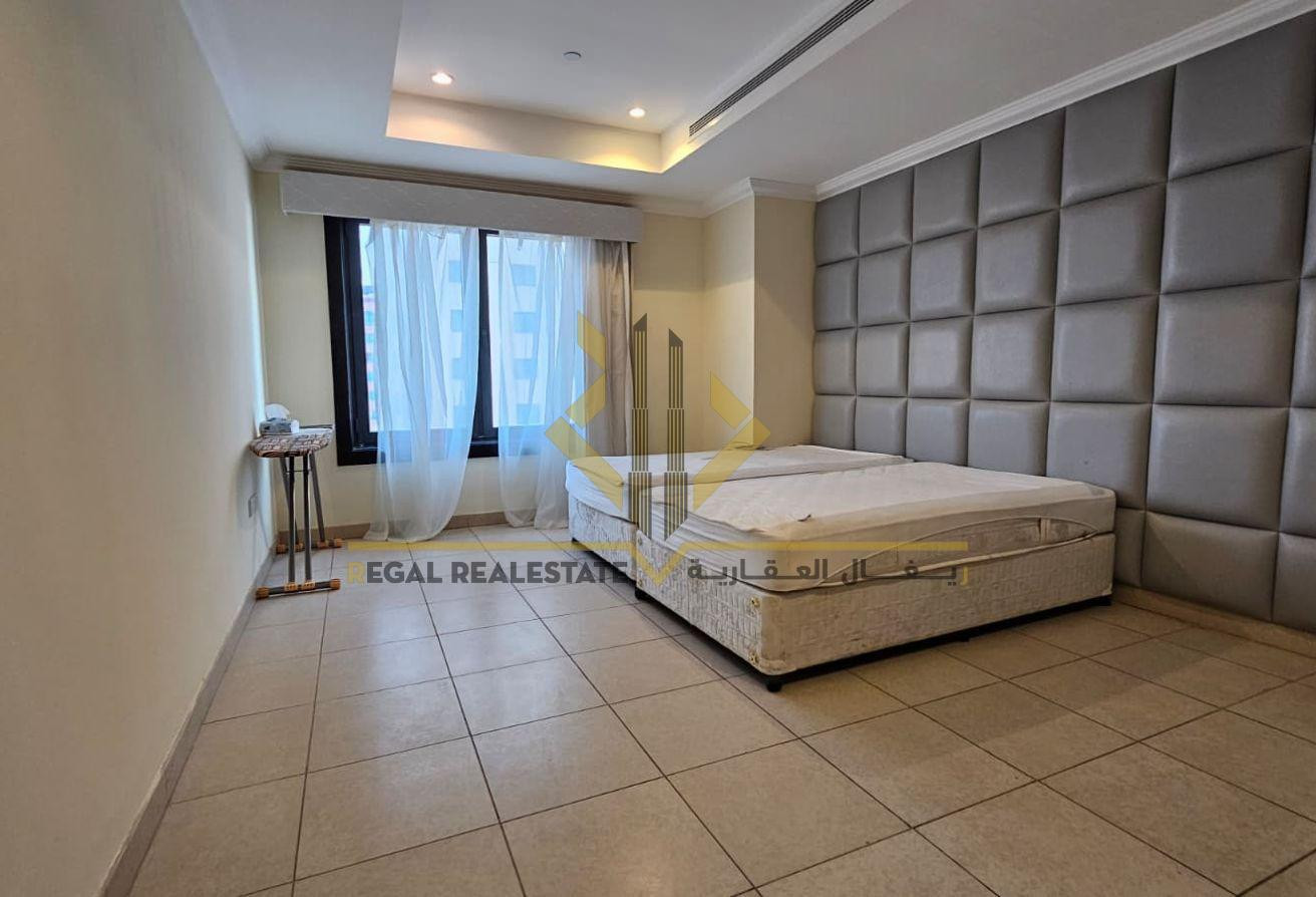 3-Bedroom Apartment in Porto Arabia with Sae view