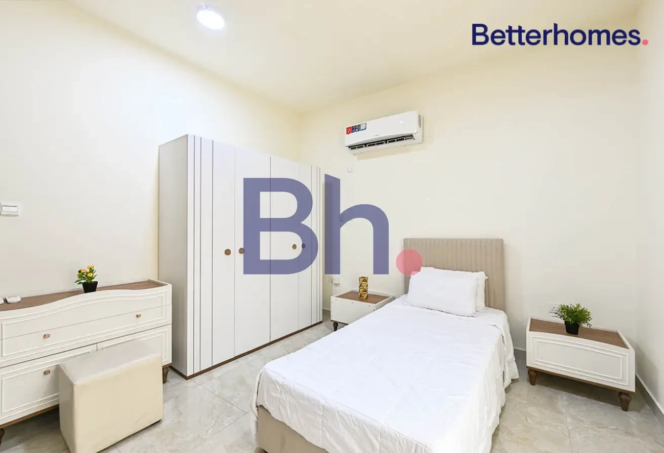 AMAZING | 5 BEDROOMS | MAID ROOM | PRIME LOCATION - Compound Villa in Bu Hamour Street