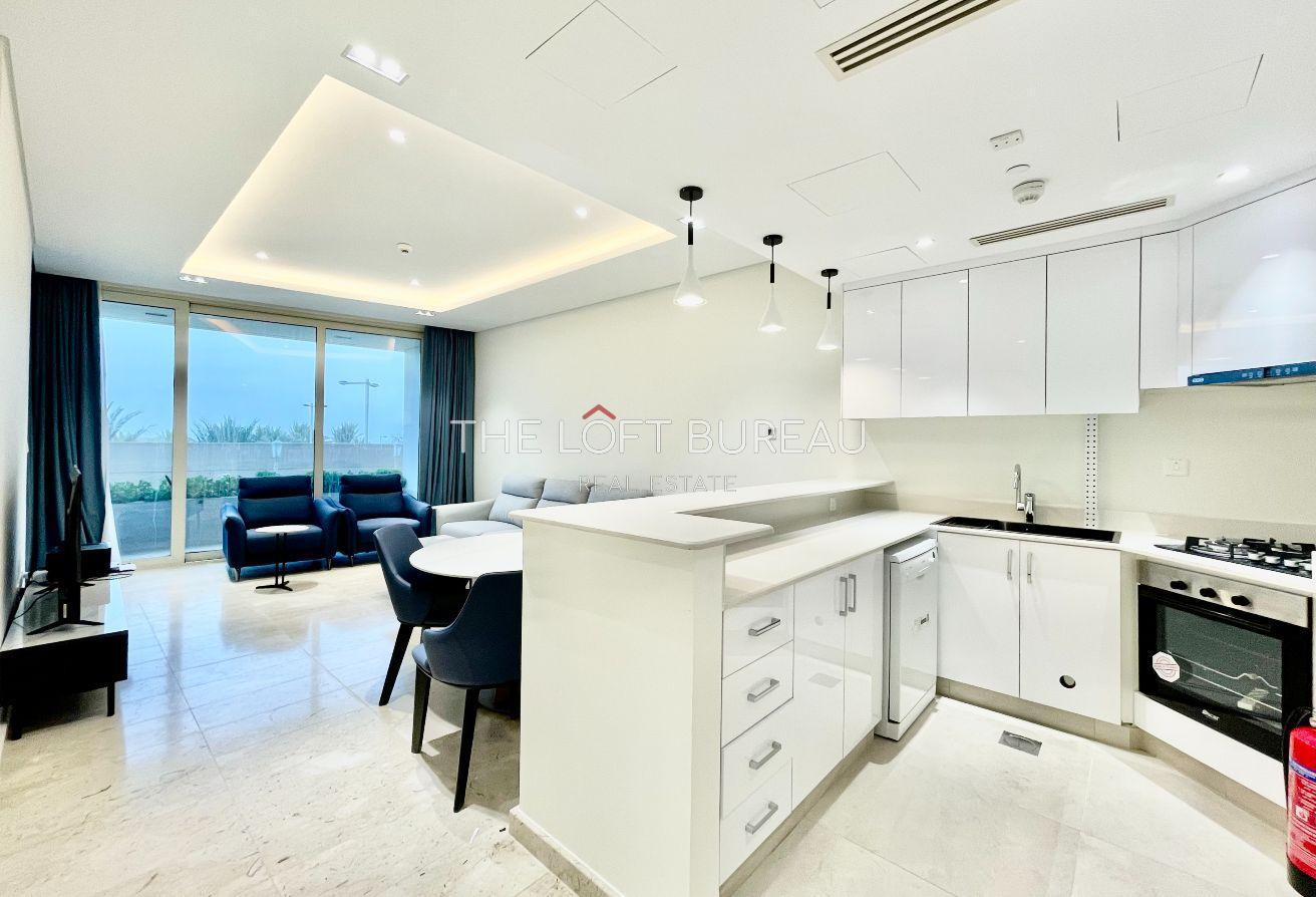 Modern 1BR Flat with Sea-View Balcony, Lusail - Apartment in Marina District