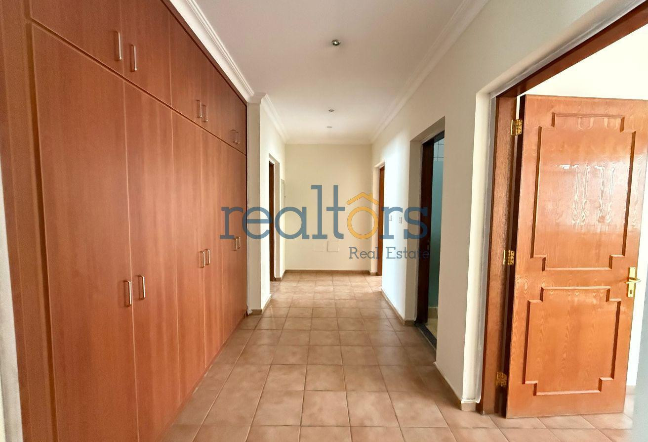NO COMMISSION* SPACIOUS 3 BHK COMPOUND - AL NASR - Compound Villa in Al Nasr Street