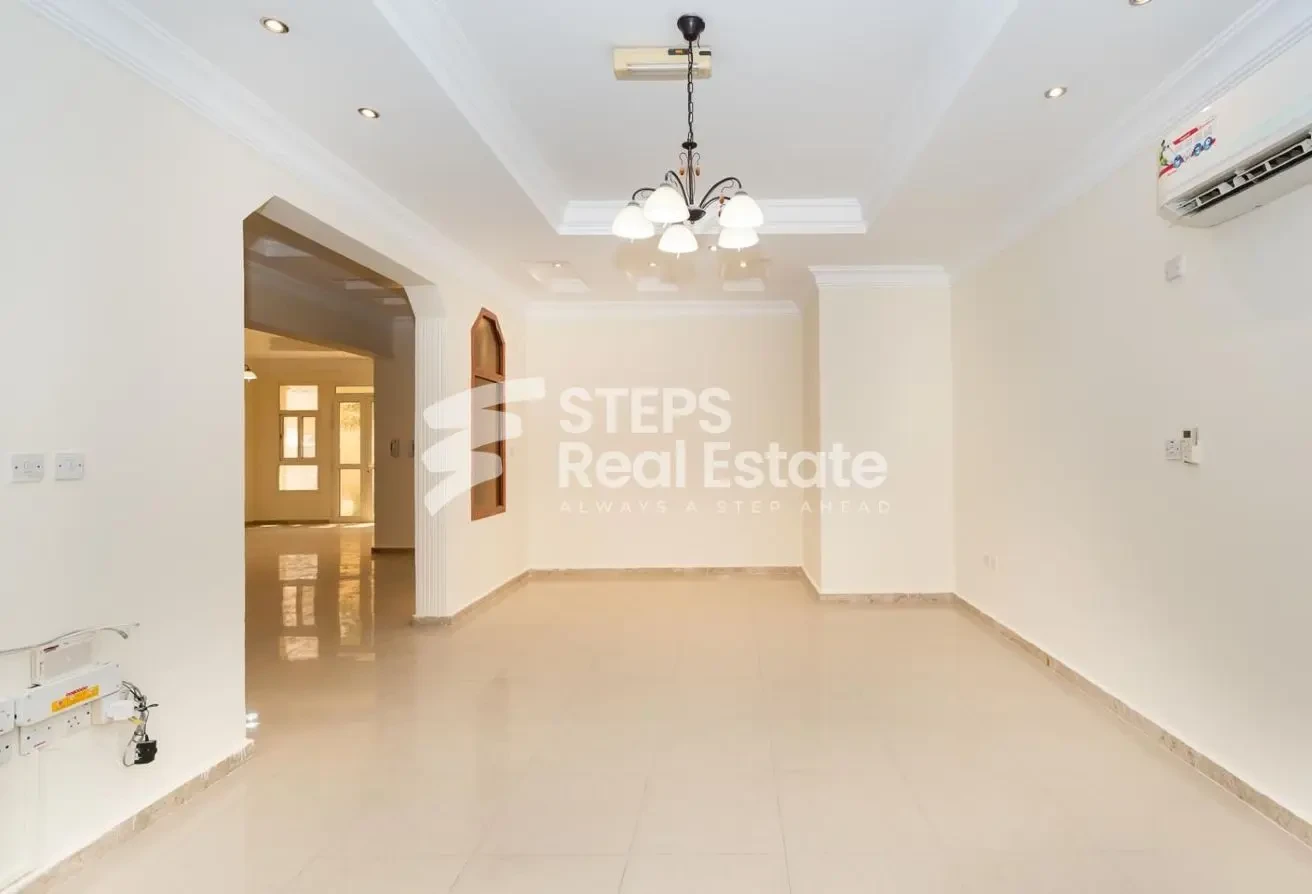 Spacious Villa with Balcony and Backyard for Rent - Villa in AlMuraikh