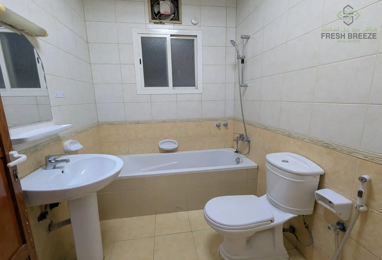 First Month Free | 3BHK For Family Near Metro - Apartment in Muzahem Street