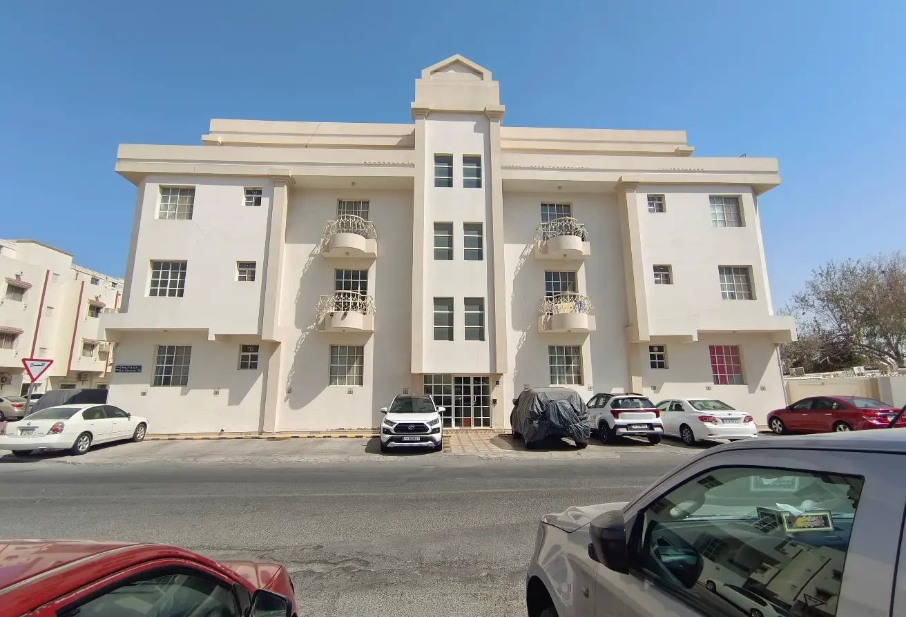 3 bhk unfurnished apartment only at 6000 - Apartment in Al Hashmi Building