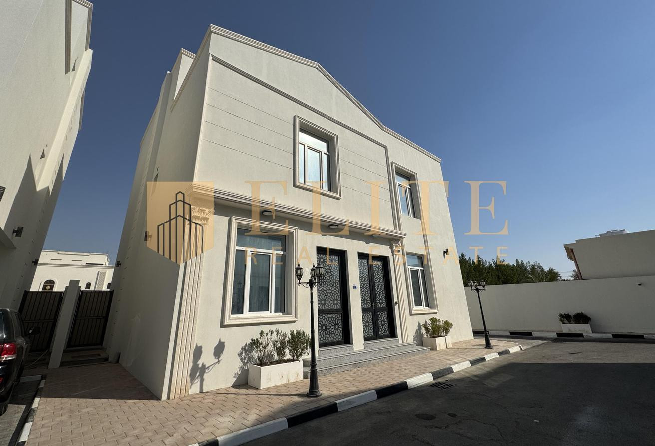 7 Master Bedrooms Stand-Alone Villa with Majlis - Villa in Umm Al Amad
