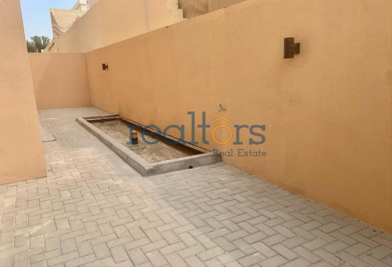 Contemporary | 3BR + Maid SF Villa | Compound - Villa in Bu Hamour Street
