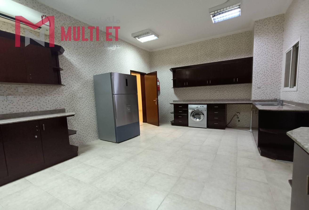 Spacious SF Villa | Modern Layout | Prime Loc - Villa in Bu Hamour Street