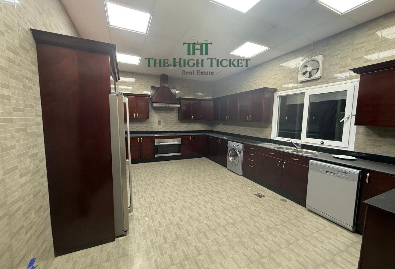 Family Friendly | SF | Maid | 4bhk Villa - Villa in Bu Hamour Street
