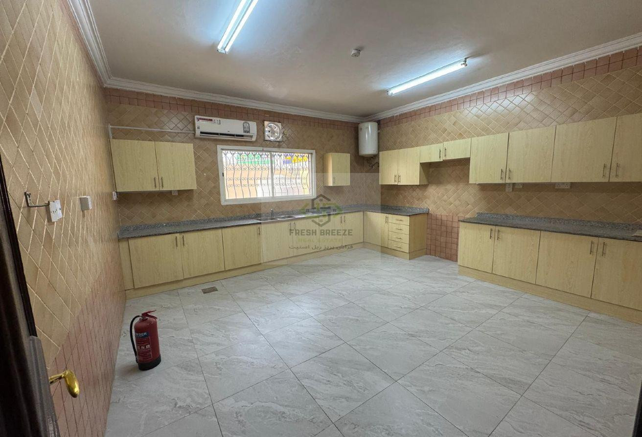 4BHK+MAID ROOM-ONE MONTH FREE-COMPOUND VILLA - Villa in Street 870