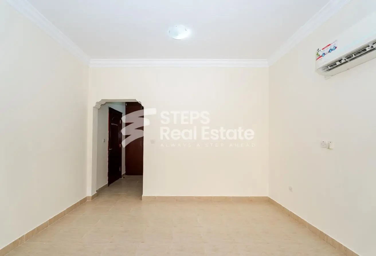 Spacious Villa with Balcony and Backyard for Rent - Villa in AlMuraikh