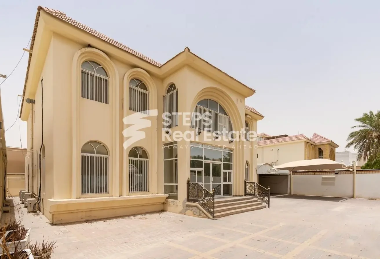 Villa with Maids Room and Ample Living Space - Villa in Al Kharaitiyat
