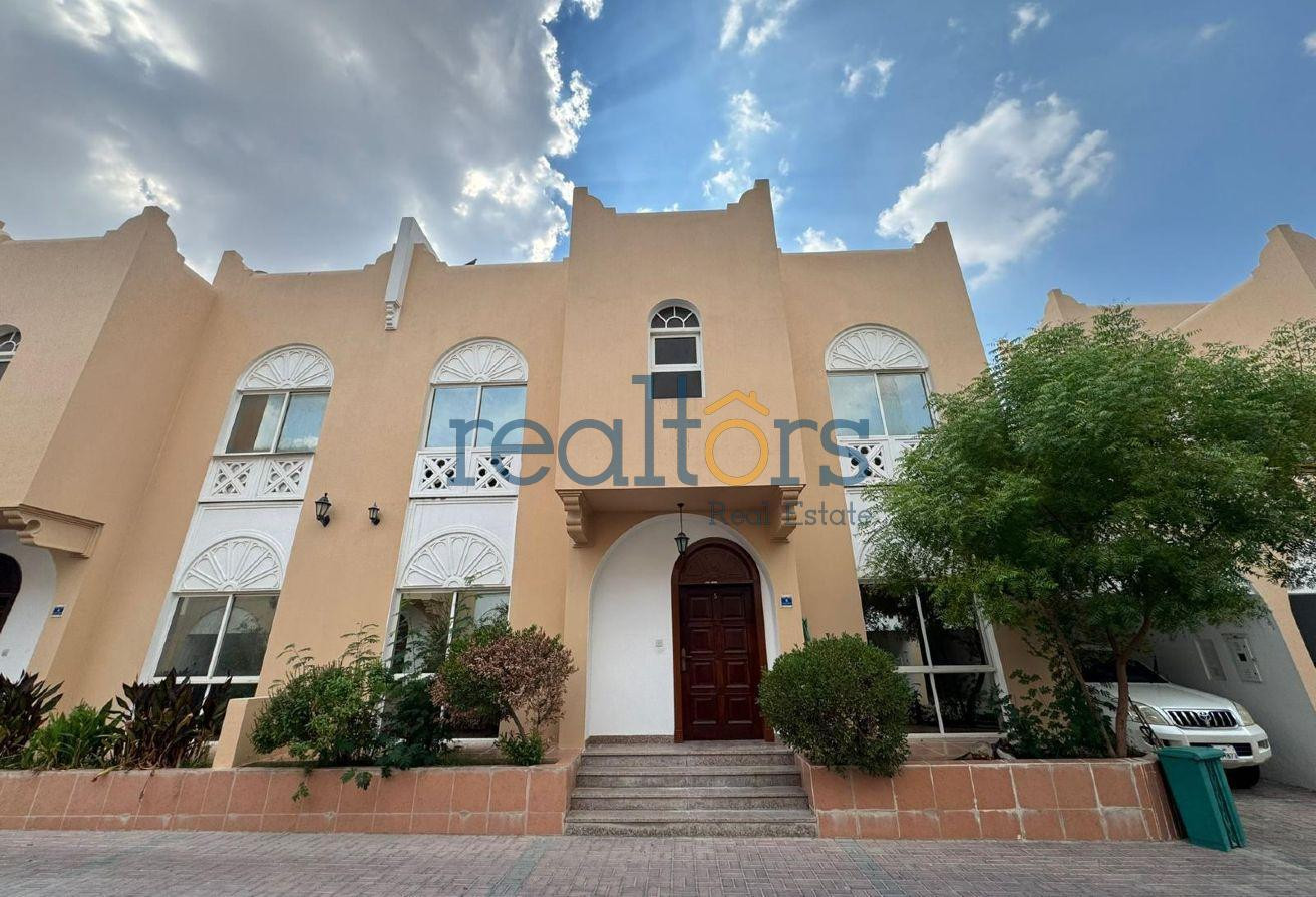 Bright Spacious 4BR Residence Villa | Old Airport - Compound Villa in Oqba Bin Nafie Street