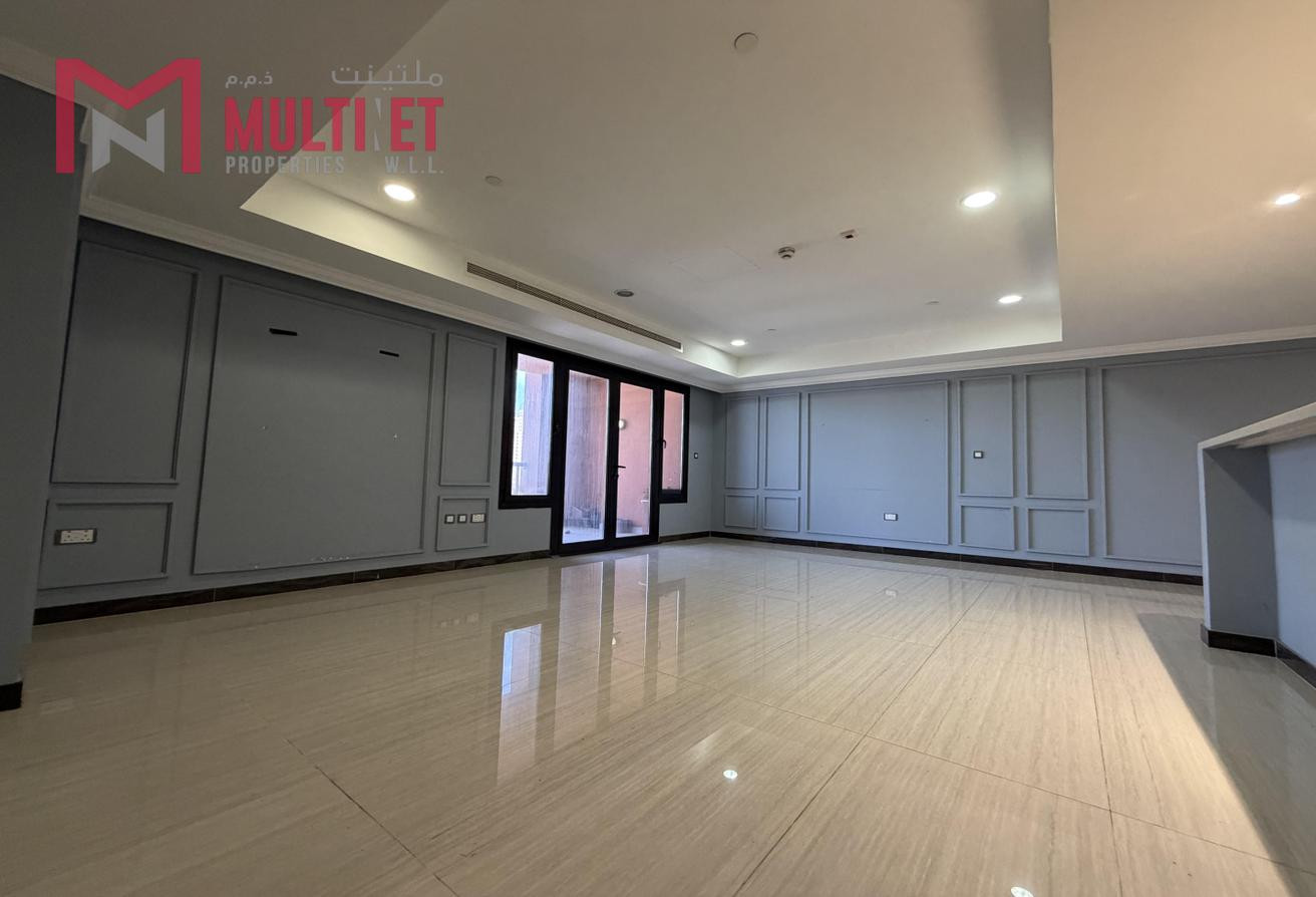 Porto Arabia 2 Bed! Spacious Balcony