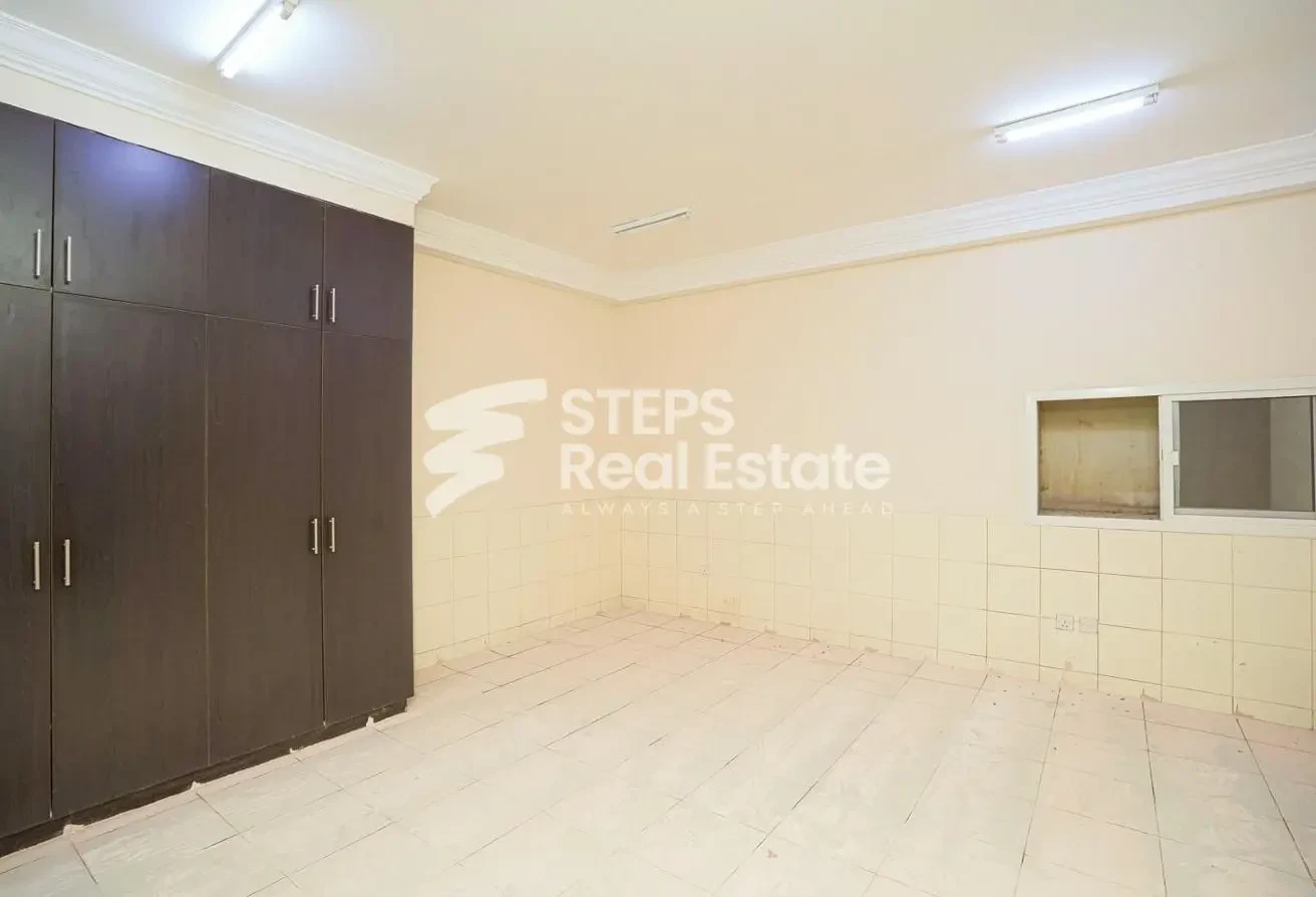 2 Months Free | Luxury 5BR Villa with Beach Access - Compound Villa in West Bay Lagoon Street