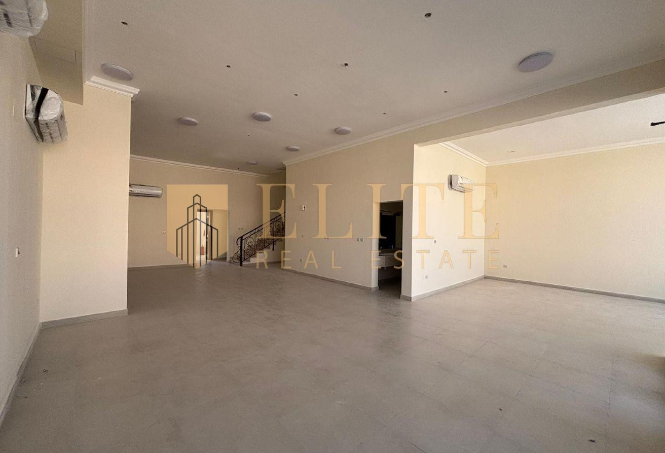 Elegant 5BR Villa in Umm Salal - Villa in Doha