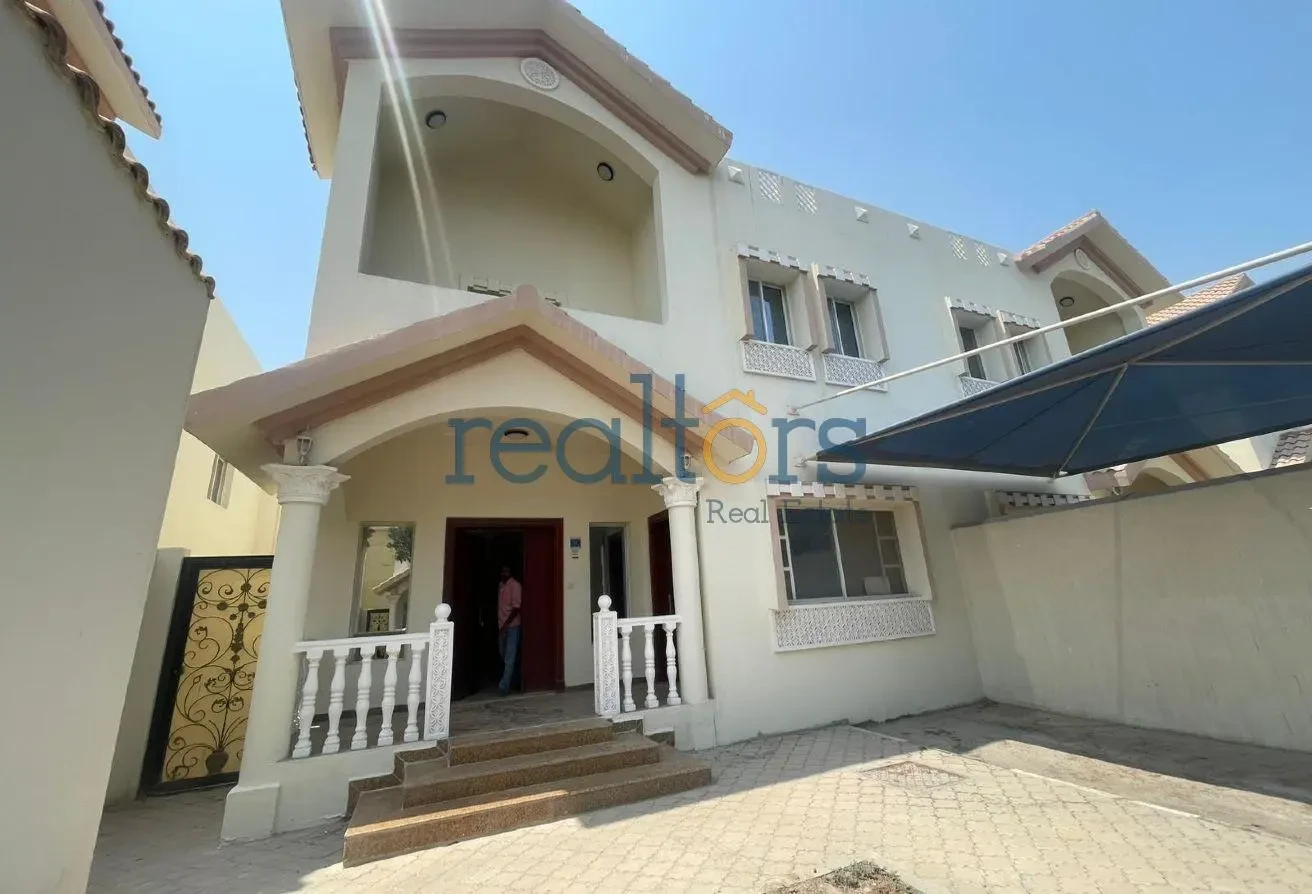 Bacholer accommodation with Ac&#39;s - Compound Villa in Al Hanaa Street