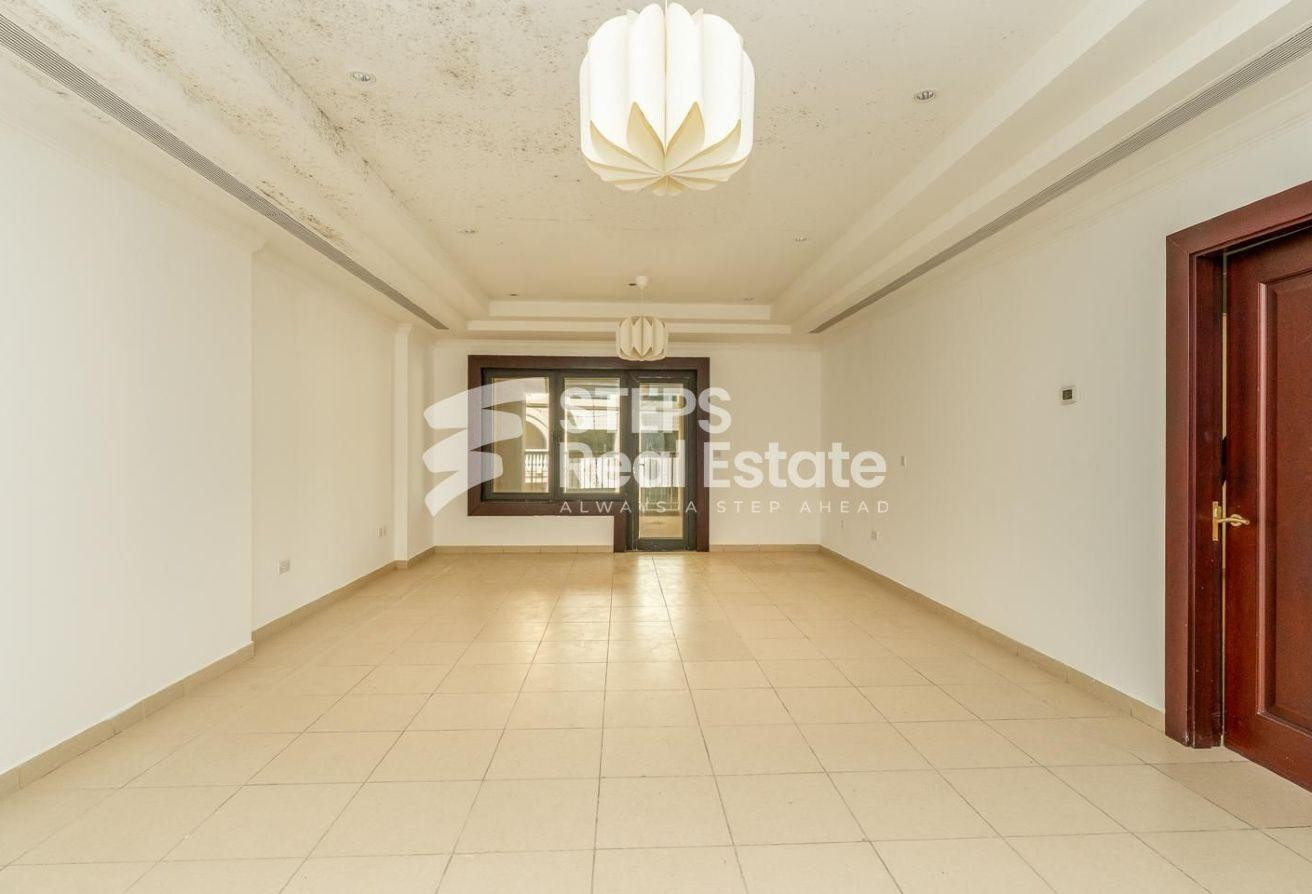 Spacious Apartment with Pool in The Pearl - Apartment in West Porto Drive